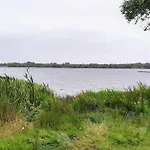 Secluded Oasis By Kvie Lake-by Traum * Ansager