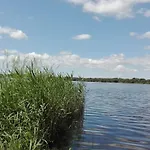 Secluded Oasis By Kvie Lake-by Traum * Ansager