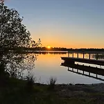 Secluded Oasis By Kvie Lake-by Traum * Ansager