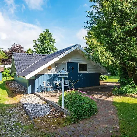 Nyaraló Secluded Oasis By Kvie Lake-by Traum *