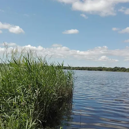 Secluded Oasis By Kvie Lake-by Traum * Ansager