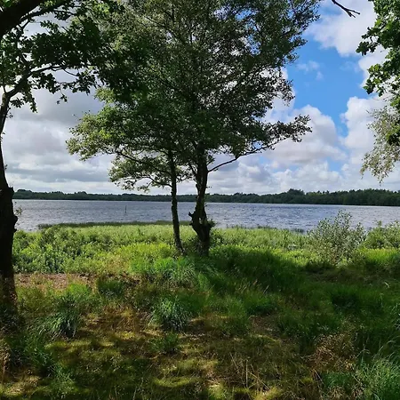 Secluded Oasis By Kvie Lake-by Traum * Ansager