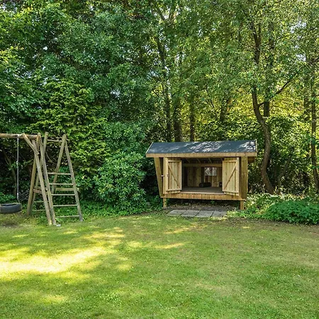 Secluded Oasis By Kvie Lake-by Traum Ansager