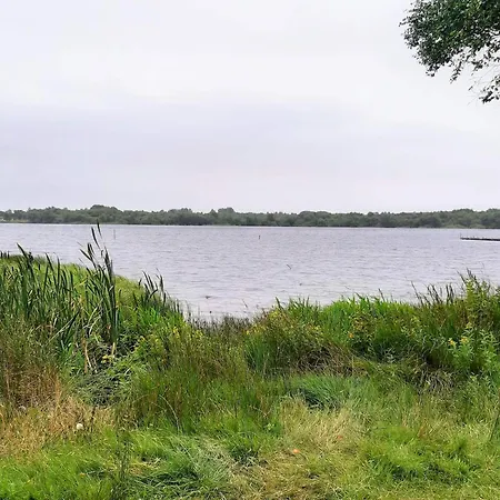 Secluded Oasis By Kvie Lake-by Traum * Ansager