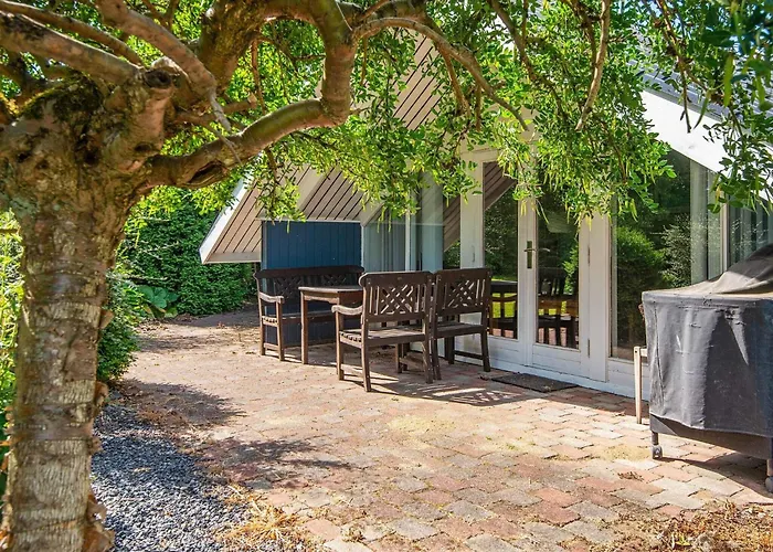 Secluded Oasis By Kvie Lake-by Traum