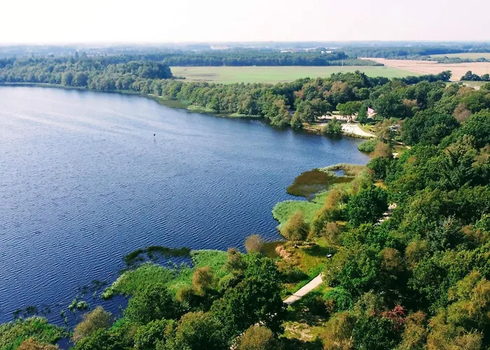 Secluded Oasis By Kvie Lake-by Traum Nyaraló