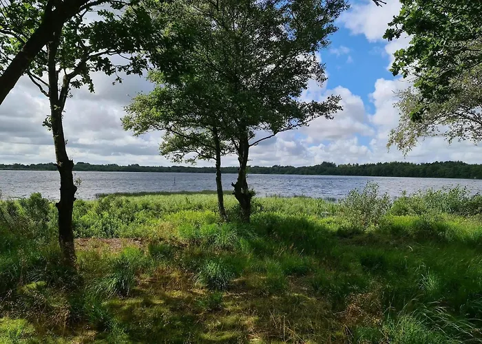 Secluded Oasis By Kvie Lake-by Traum * Ansager